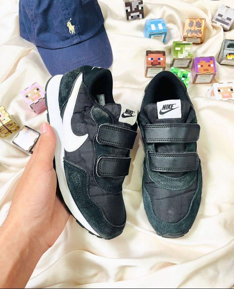 Nike Retro Sneakers (Black & White) - Double Strap