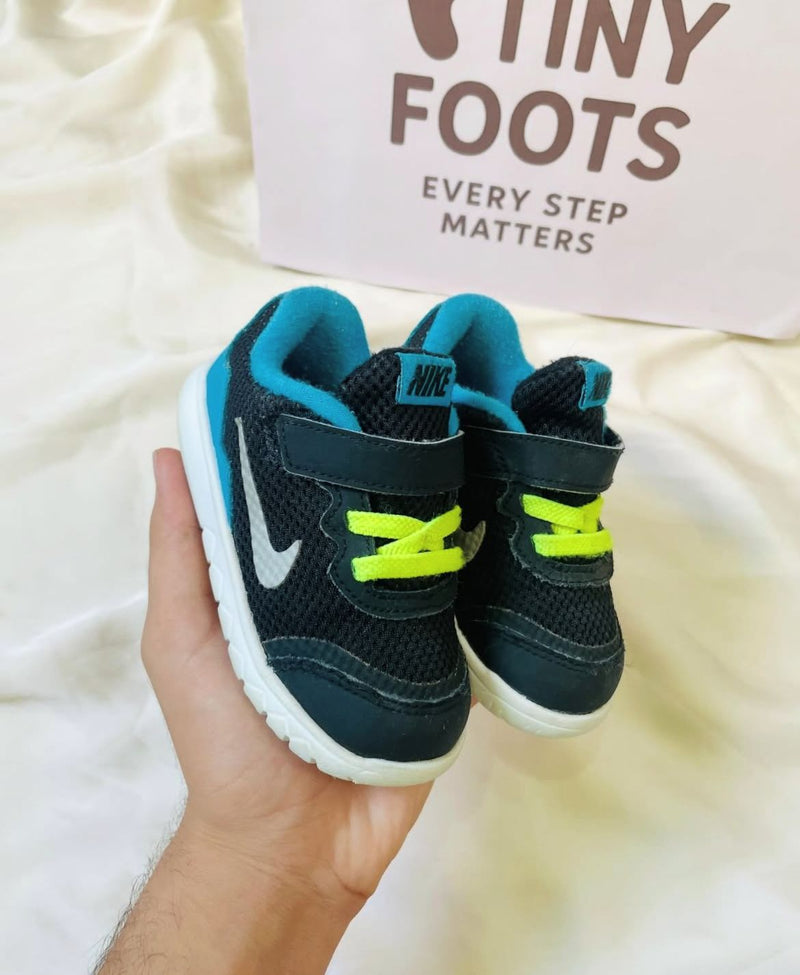 Nike Kids Running Sneakers (Black, Blue & Neon) - Strap