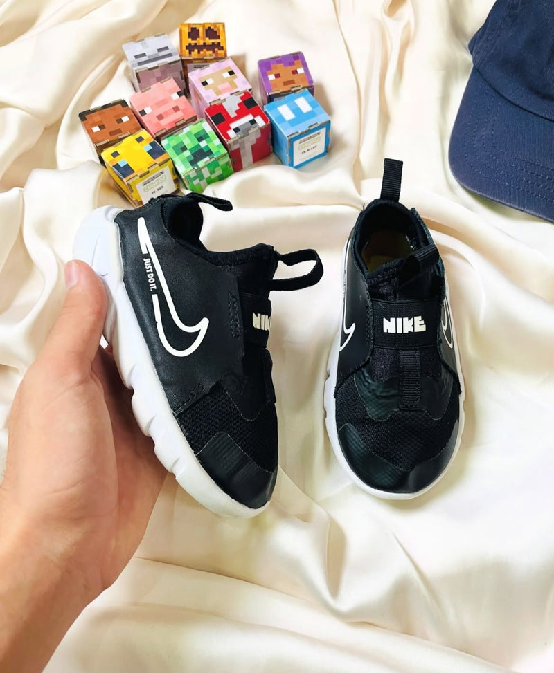 Nike Kids Slip-On Active Sneakers (Black/White)