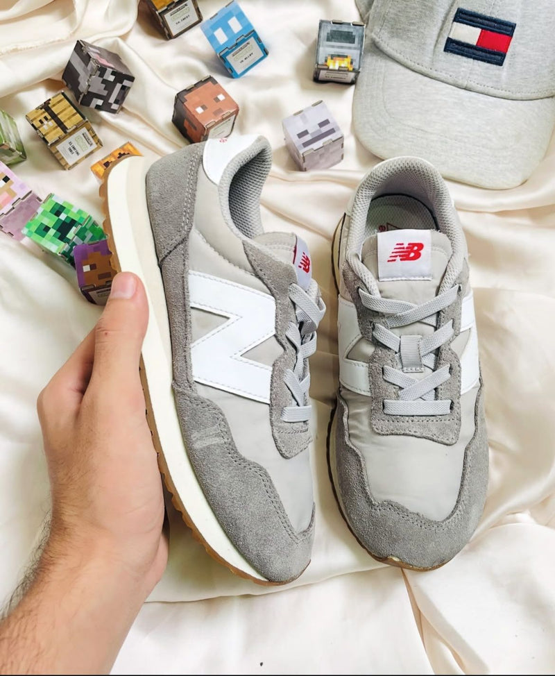 New Balance Kids Retro Sneakers (Grey/White)